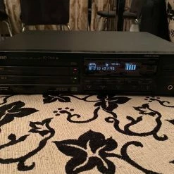 Vendora Πωλείται το CD Player Pioneer PD-T305 παίρνει δυο Cd