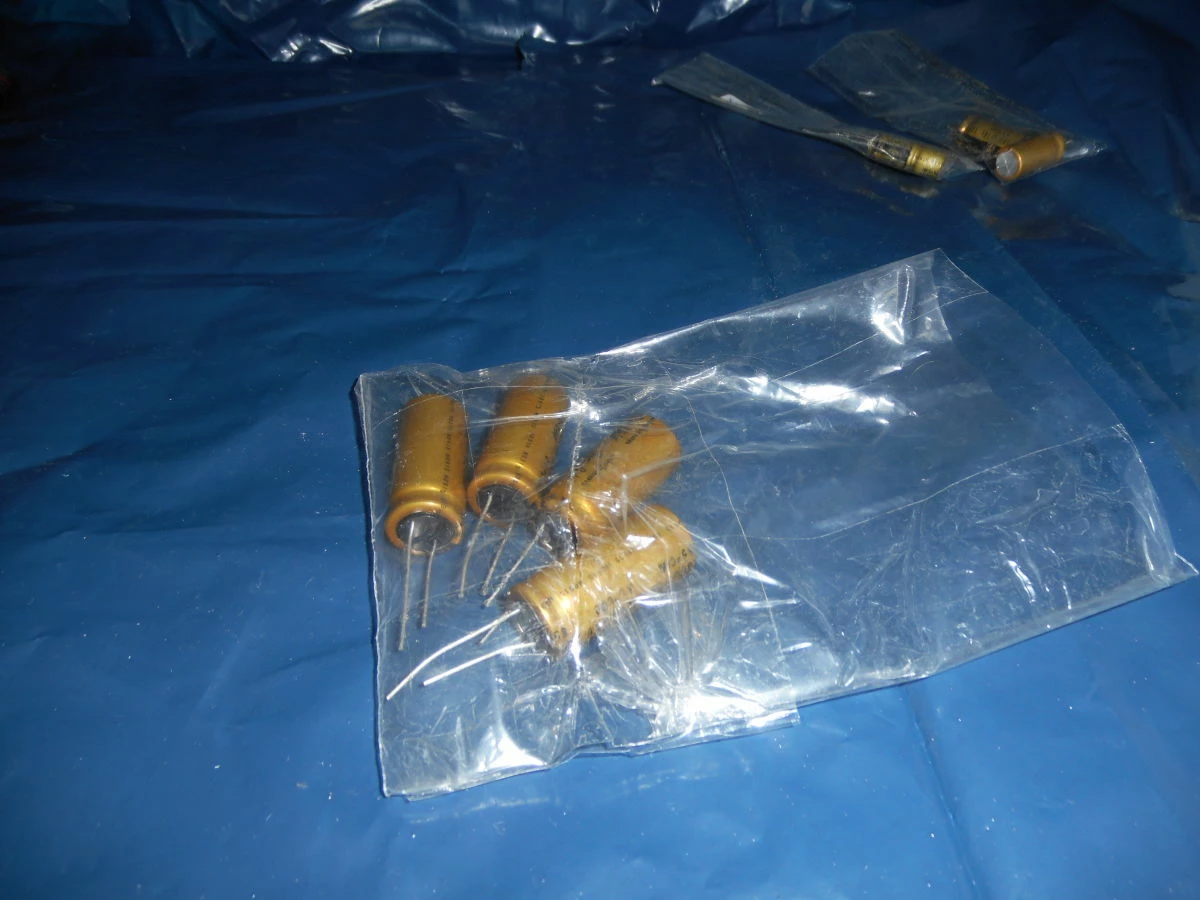 Vendora Πυκνωτες NICHICON FINEGOLD 47uF - 100V