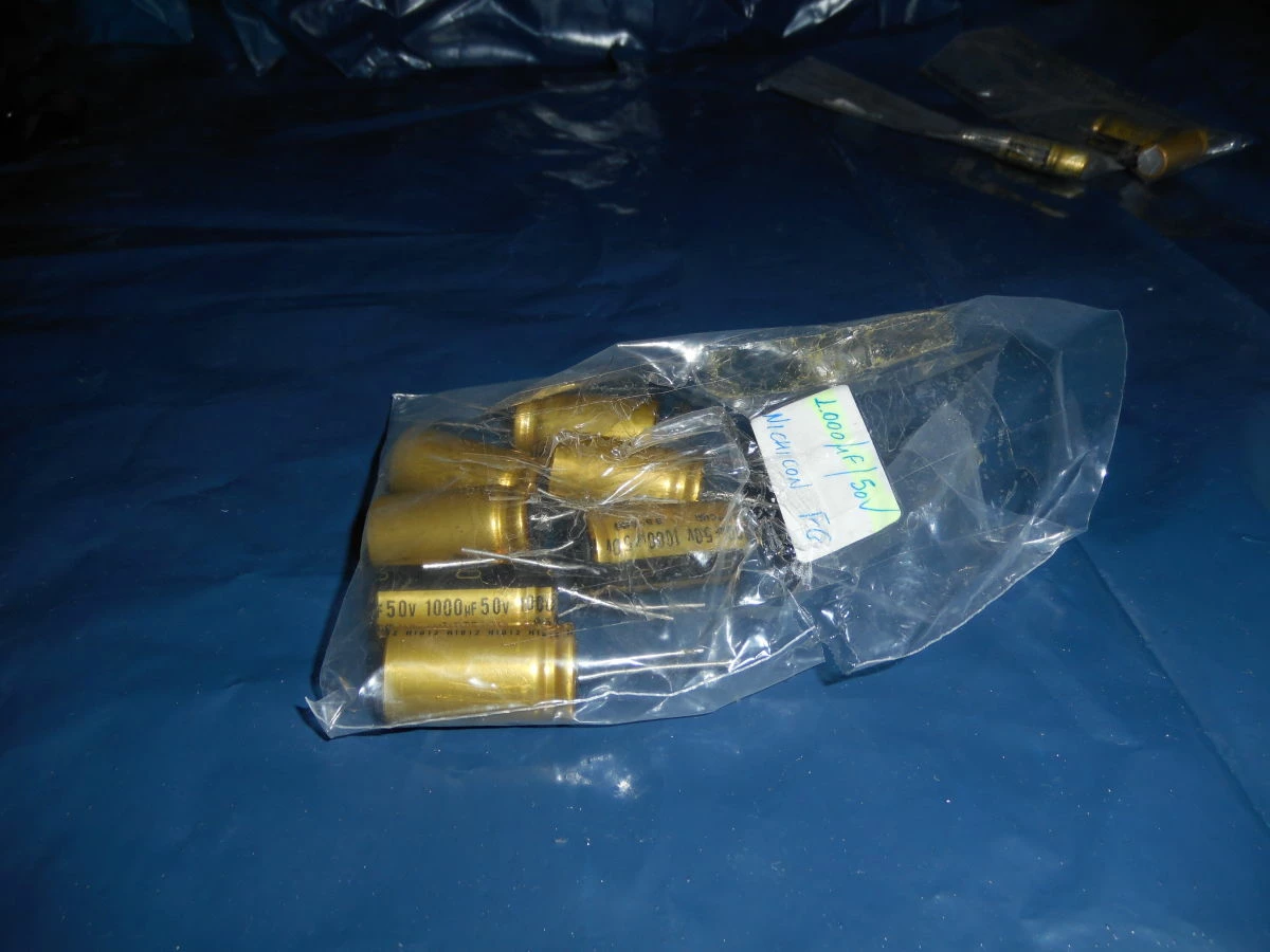 Vendora Πυκνωτες NICHICON FINEGOLD 220uF - 35V