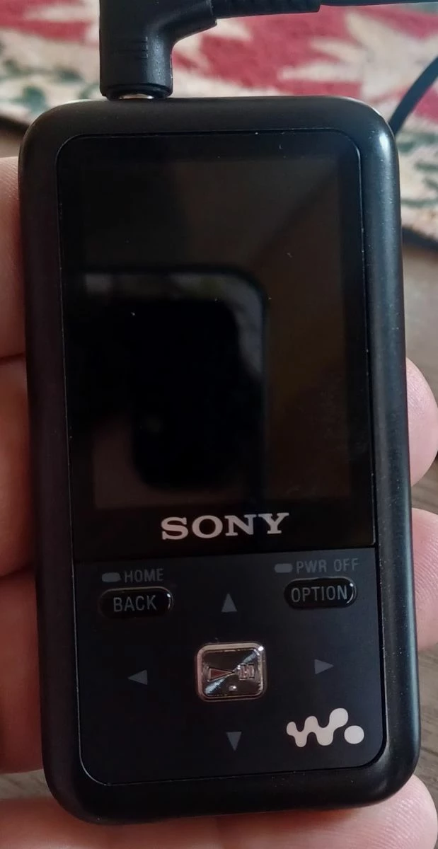Vendora SONY WALKMAN MP3 ΣΕ ΤΈΛΕΙΑ ΚΑΤΆΣΤΑΣΗ ΜΕ ΤΟ ΚΟΥΤΊ ΤΟΥ! - Image 2