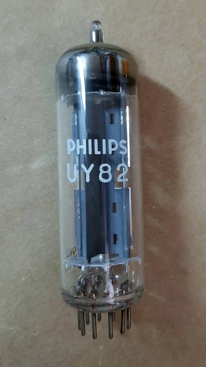 Vendora PHILIPS UY82 ΛΥΧΝΙΑ ΚΑΙΝΟΥΡΙΑ ΣΤΟ ΚΟΥΤΙ ΤΗΣ - Image 2