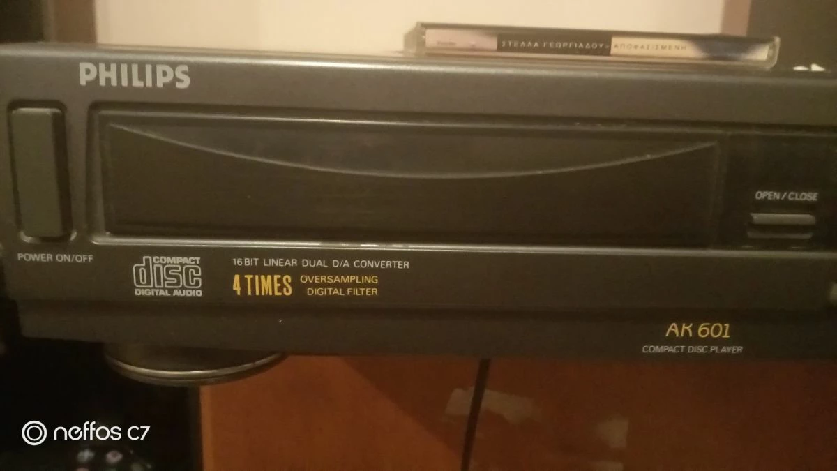 Vendora Philips AK601 Cdplayer , Vintage/1992, σε άριστη κατάσταση, πλήρως λειτουργικό. Δώρο μια κούτα με ελληνικά Cd