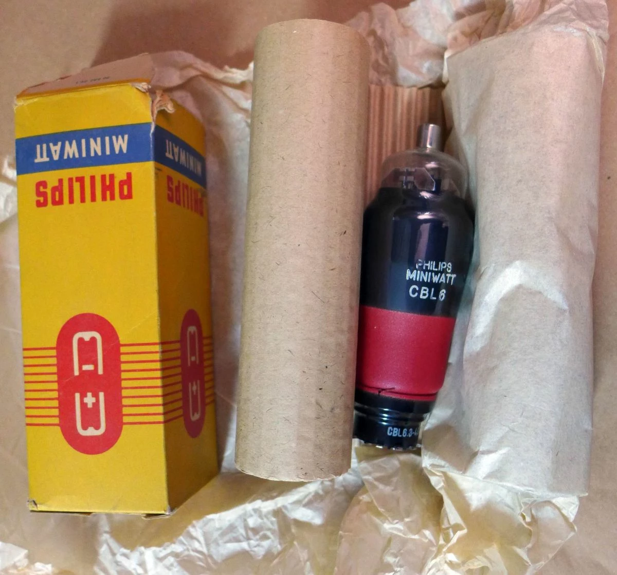 Vendora PHILIPS CBL6 ΛΥΧΝΙΑ ΚΑΙΝΟΥΡΙΑ ΣΤΟ ΚΟΥΤΙ ΤΗΣ