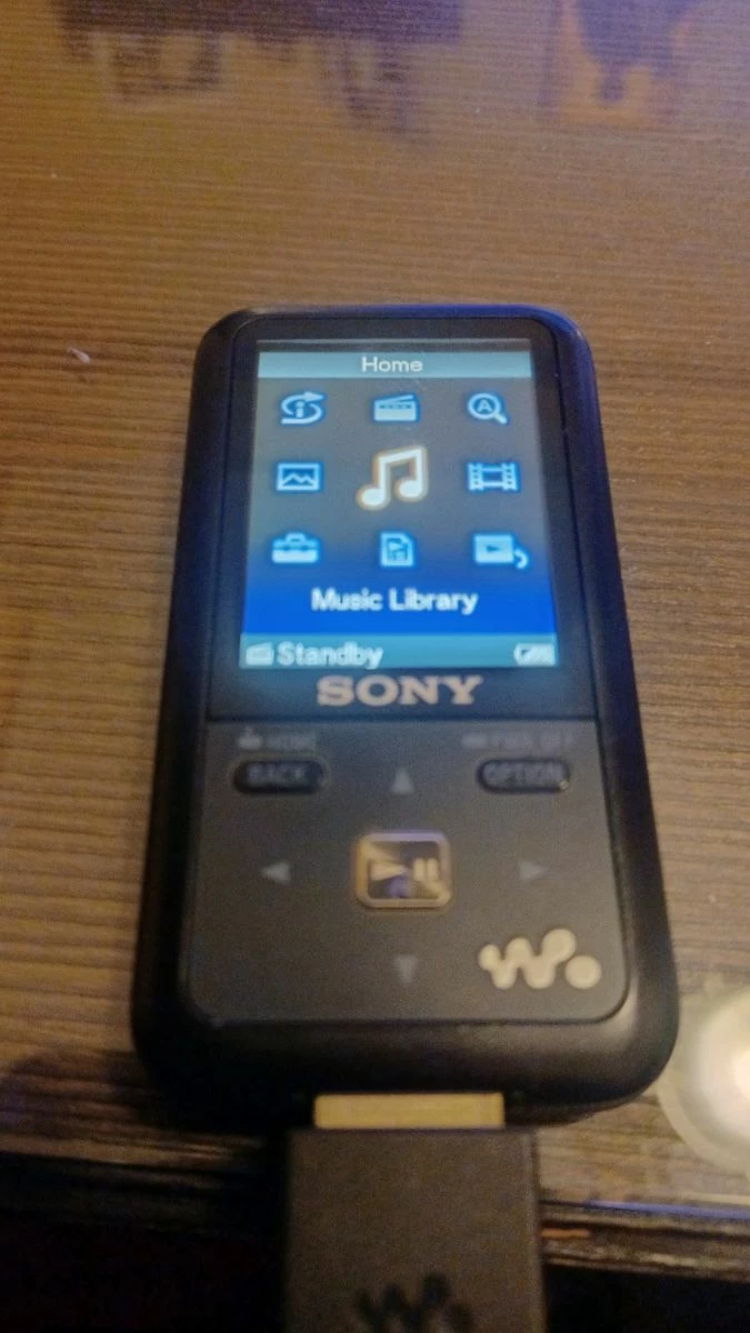 Vendora SONY WALKMAN MP3 ΣΕ ΤΈΛΕΙΑ ΚΑΤΆΣΤΑΣΗ ΜΕ ΤΟ ΚΟΥΤΊ ΤΟΥ! - Image 4