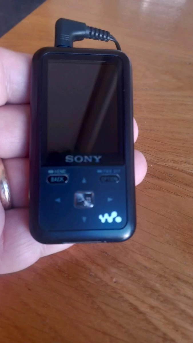 Vendora SONY WALKMAN MP3 ΣΕ ΤΈΛΕΙΑ ΚΑΤΆΣΤΑΣΗ ΜΕ ΤΟ ΚΟΥΤΊ ΤΟΥ! - Image 3