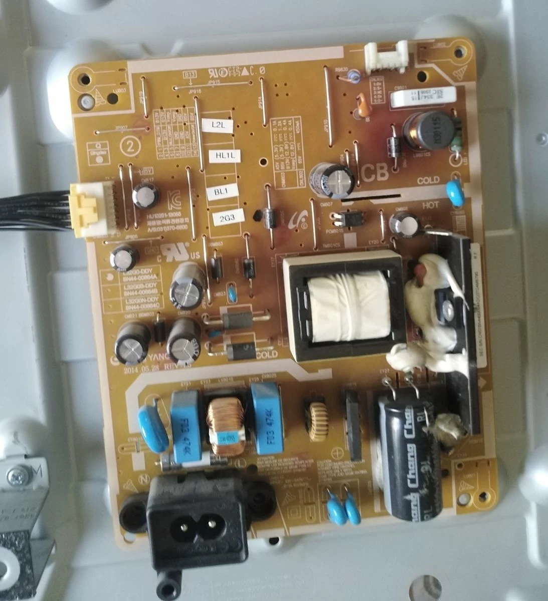 Vendora SAMSUNG UE32EH4003W - Image 3