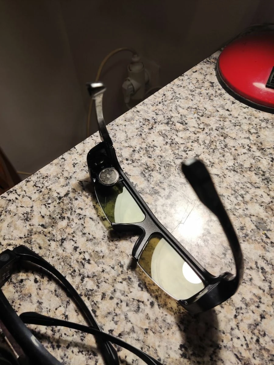 Vendora Πωλείται ζευγάρι 3d γυαλιά Samsung, συμβατά με τηλεοράσεις που μπορούν να προβάλλουν ταινίες 3d.