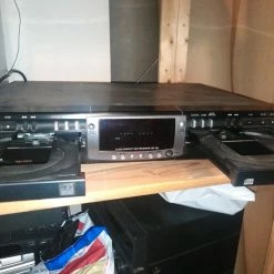 Vendora PHILIPS CDR 765 διπλο CD για εξωτερική και εσωτερική εγγραφή μπορεί να συνδεθεί και με οπτική ίνα επίσης υπάρχουν τα Manual & Remote Control