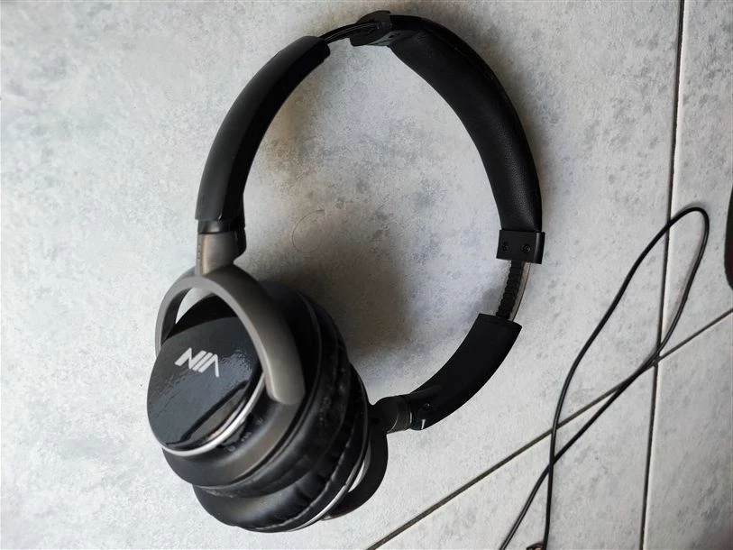 Vendora Niaelec Q7 Ασύρματα/Ενσύρματα On Ear Ακουστικά με 12 ώρες Λειτουργίας Μαύρα